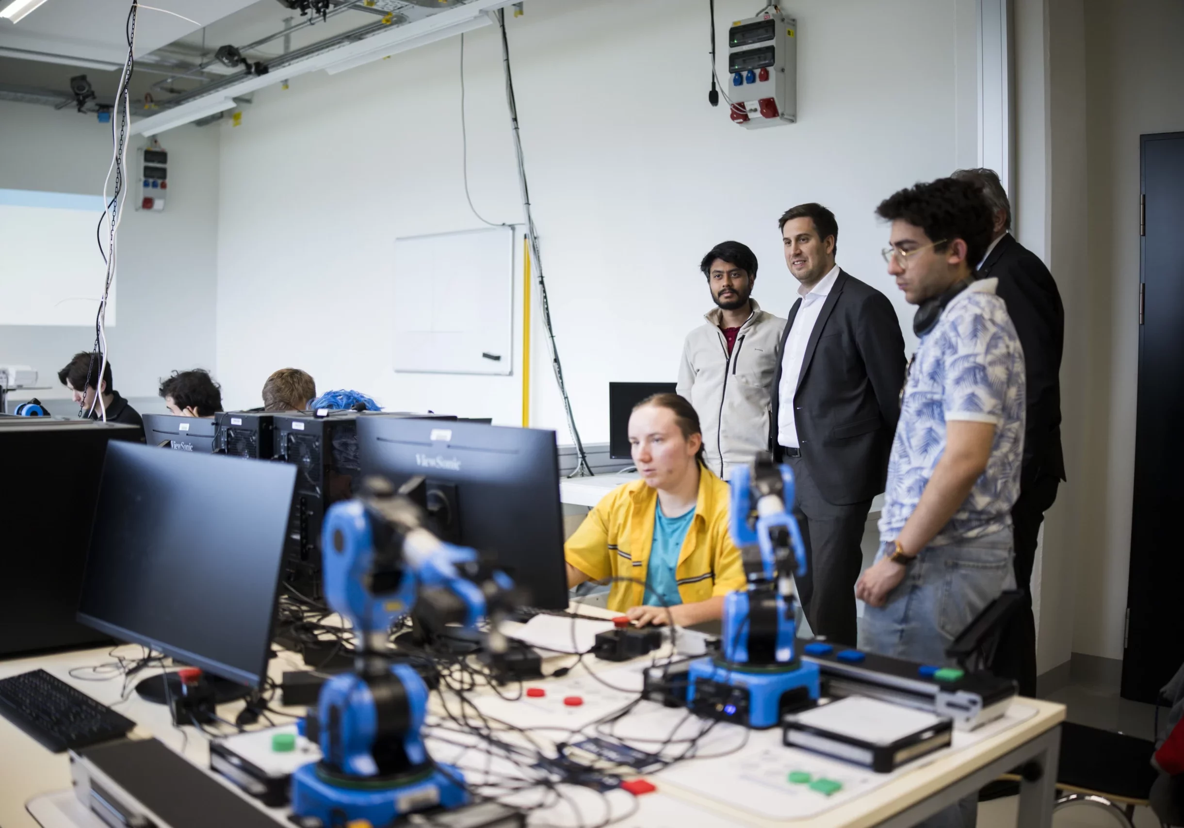 Pröll bei einem Betriebsbesuch im Lakeside Technology Park. Foto: Bka