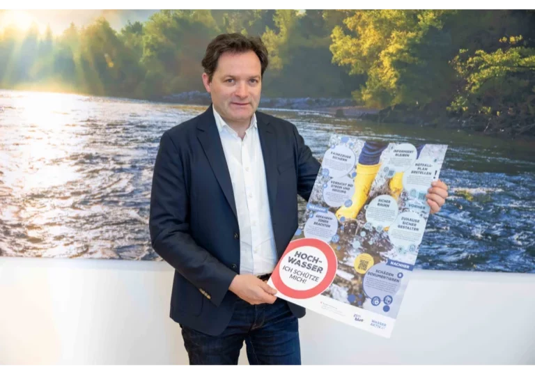 Info-Initiative für Schutz vor Hochwasser: Umwelt- und Wasserminister Norbert Totschnig. Foto: BMLUK / Hemerka