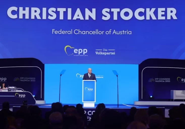 Der Bundesparteiobmann der Volkspartei, Bundeskanzler Christian Stocker, beim Kongress der Europäischen Volkspartei in Valencia: Für Wohlstand und wirtschaftliche Stärke, gegen illegale Migration und Extreme von Rechts und Links. Fotos: EVP