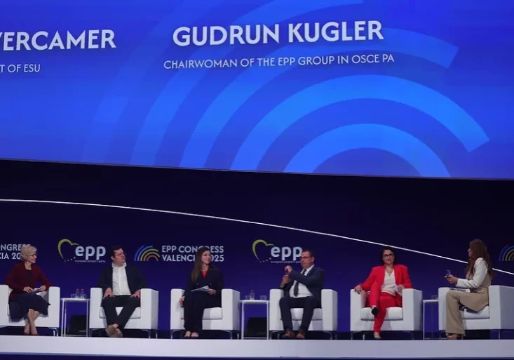 Europa muss sich der demografischen Wende befassen und strategisch beantworten: ÖVP-Ahg. Gudrun Kugler präsentiert beim Panel am EVP-Kongress die Resolution "Responding to the Demographic Winter"