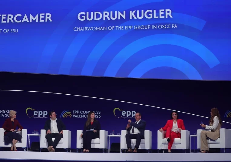 Europa muss sich der demografischen Wende befassen und strategisch beantworten: ÖVP-Ahg. Gudrun Kugler präsentiert beim Panel am EVP-Kongress die Resolution "Responding to the Demographic Winter"