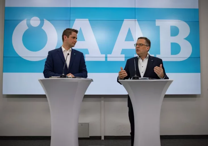 Der Arbeiter- und Angestelltenbund (ÖAAB) ist 365 Tage im Jahr für Arbeitnehmerinnen und Arbeitnehmer im Einsatz, sagt Bundesobmann August Wöginger, Klubobmann und Sozialsprecher der ÖVP. Er hatte am 10. April Lukas Brandweiner (l.) als neuen Generalsekretär des ÖAAB präsentiert. Foto: ÖVP / Jakob Glaser