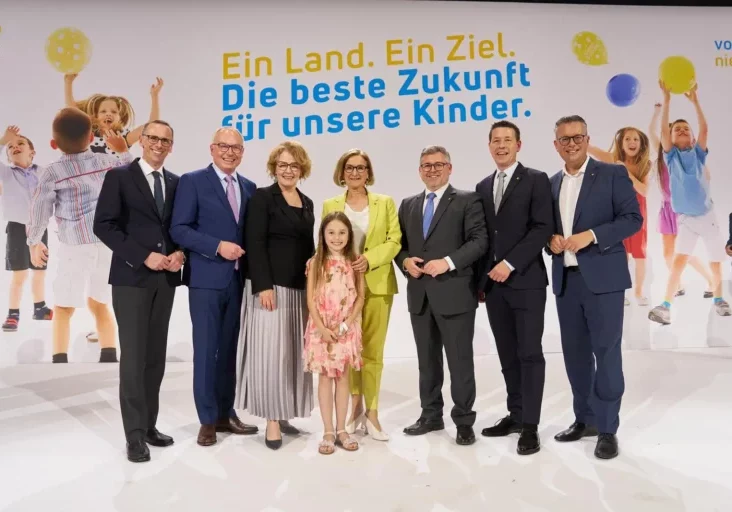 Personelle Weichenstellungen und programmatische Initiativen prägen die ÖVP-Politik für das Land Niederösterreich. Im Bild (v.l.n.r.) Jochen Danninger (noch Klubobmann, in Kürze neuer Generalsekretär der Wirtschaftskammer), LHStv. Stephan Pernkopf, LR Christiane Teschl-Hofmeister, Landeshauptfrau Johanna Mikl-Leitner, LR Ludwig Schleritzko, der baldige Klubobmann Kurt Hackl und Geschäftsführer sowie bald Landtags-Abgeordneter Matthias Zauner. Foto: Monihart