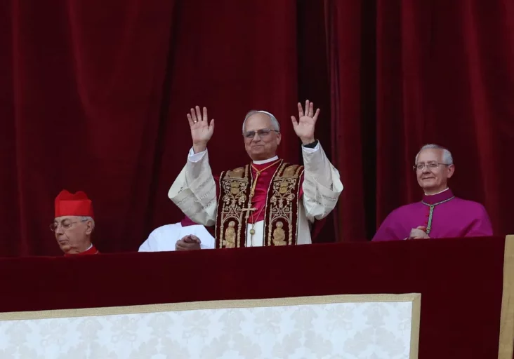 Als Bundeskanzler und als Christ begrüßte Christian Stocker den neuen Papst Leo XIV. als starke Stimme für Frieden und Toleranz Foto: Imago