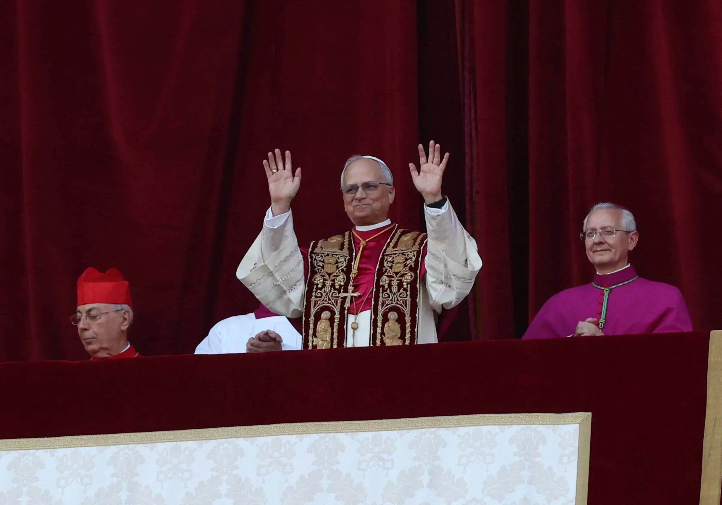 Als Bundeskanzler und als Christ begrüßte Christian Stocker den neuen Papst Leo XIV. als starke Stimme für Frieden und Toleranz Foto: Imago