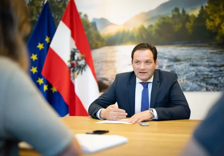 Erste Entlastungen angelaufen: Agrarminister Norbert Totschnig. Foto: Paul Gruber