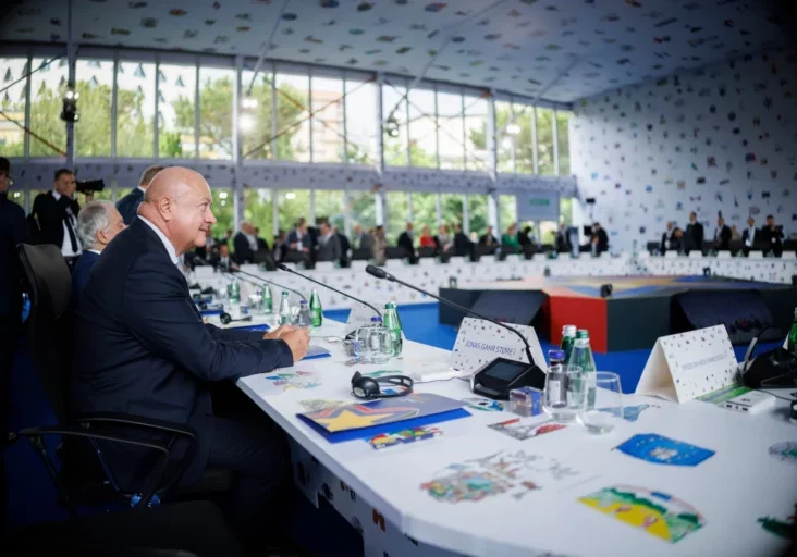 Der Kontinent rückt zusammen: Bundeskanzler Christian Stocker beim Gipfel der Europäischen Politischen Gemeinschaft in Tirana. Foto: Bka / Andy Wenzel