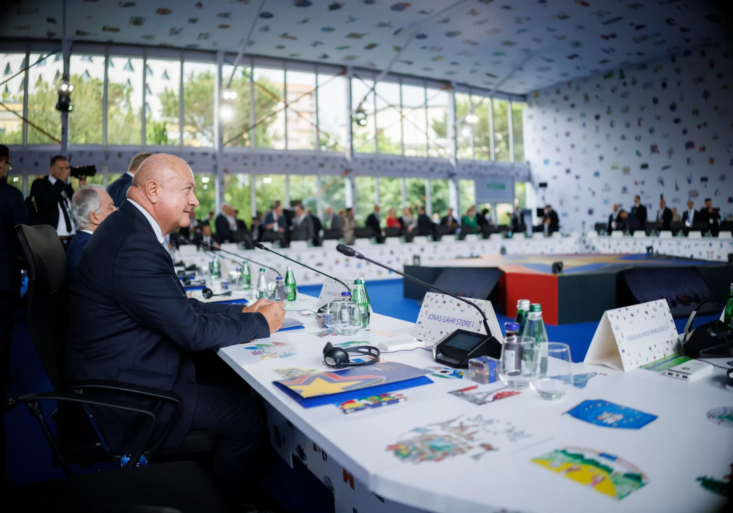 Der Kontinent rückt zusammen: Bundeskanzler Christian Stocker beim Gipfel der Europäischen Politischen Gemeinschaft in Tirana. Foto: Bka / Andy Wenzel