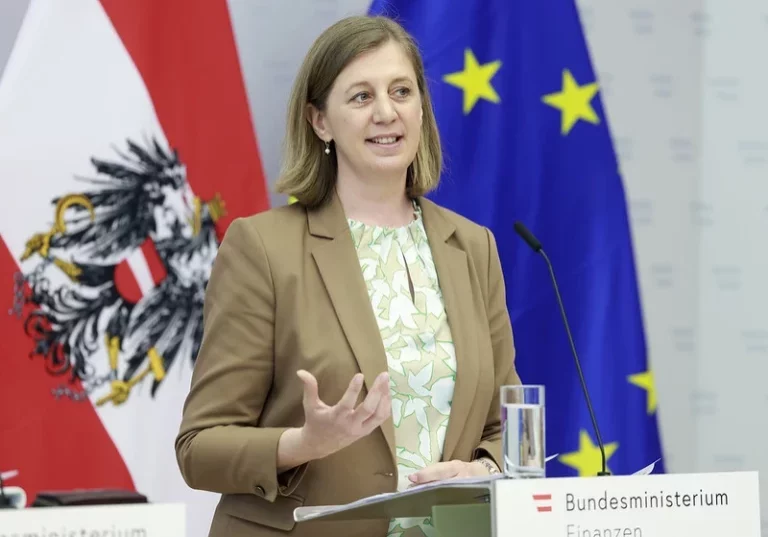 Barbara Eibinger-Miedl: Finanzbildung stärkt Frauen. Foto: BKA/Regina Aigner
