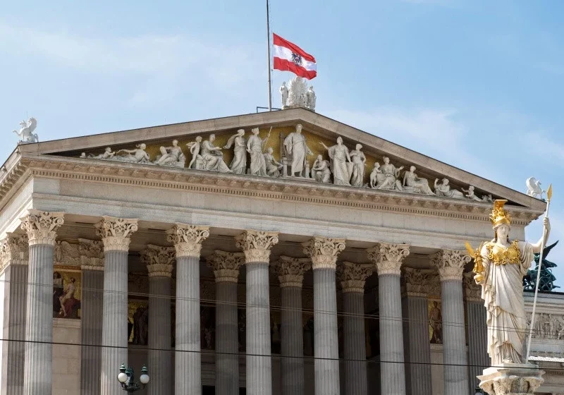 Die Förderungen für Parteien, Parlamentsklubs und Akademien werden im Doppelbudget 2027/2028 nicht erhöht, entschied die Bundesregierung. Foto: Parlament