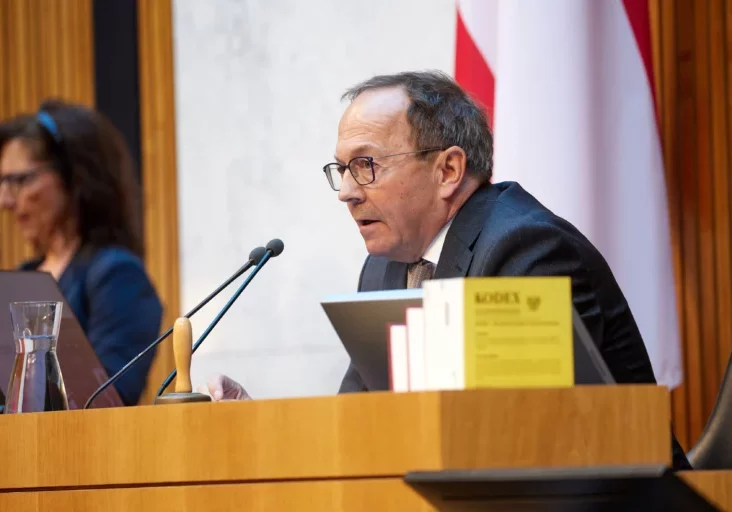 Peter Haubner, Zweiter Präsident des Nationalrats, leitete die Schlussabstimmung über das Doppelbudget. Foto: Parlament / Thomas Topf