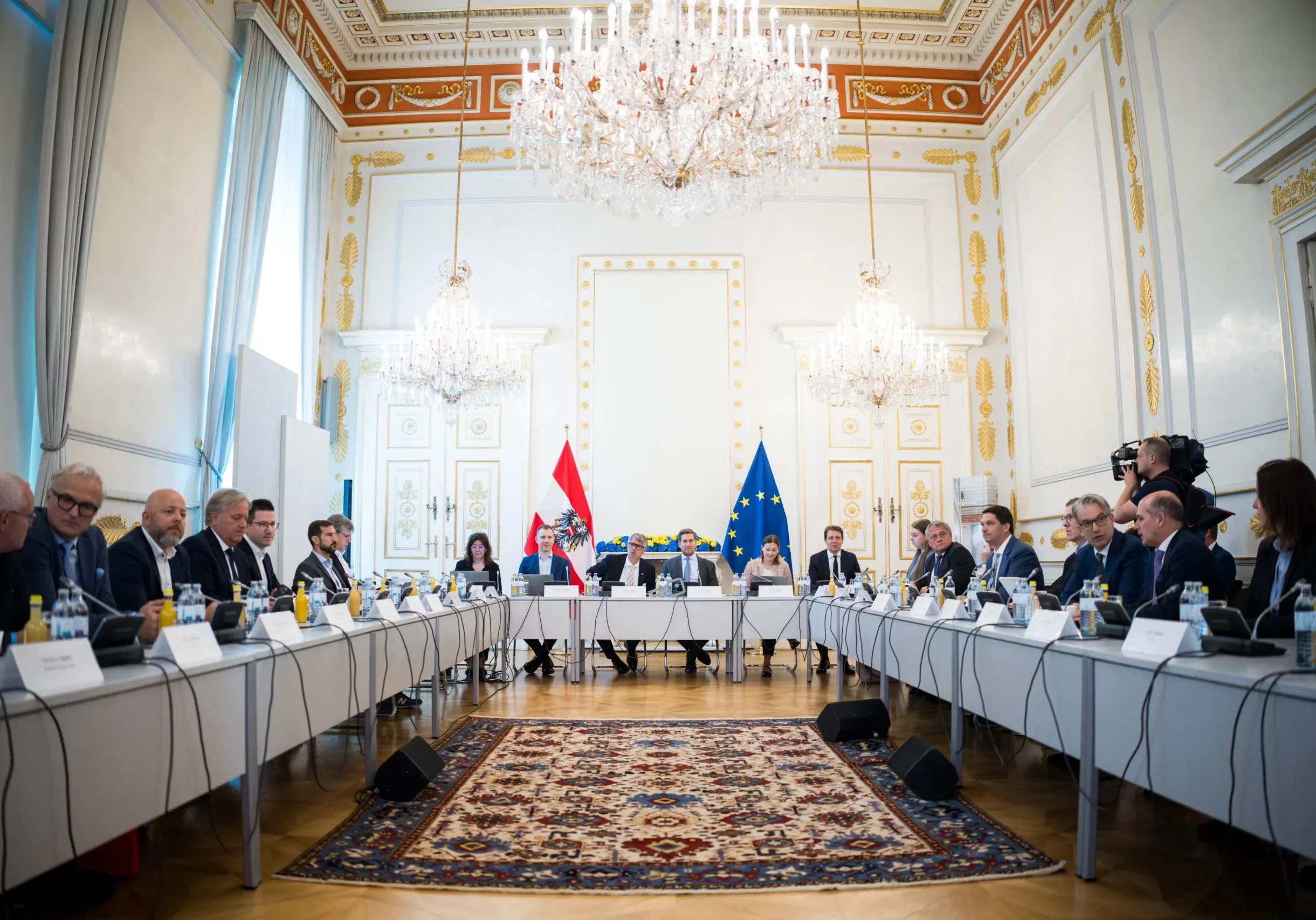 Wirtschaftsgipfel im Bundeskanzleramt unter Vorsitz des für Digitalisierung zuständigen Staatssekretärs Alexander Pröll: Die ID Austria setzt ihren Erfolgskurs fort. Foto: Bka / Christopher Dunker