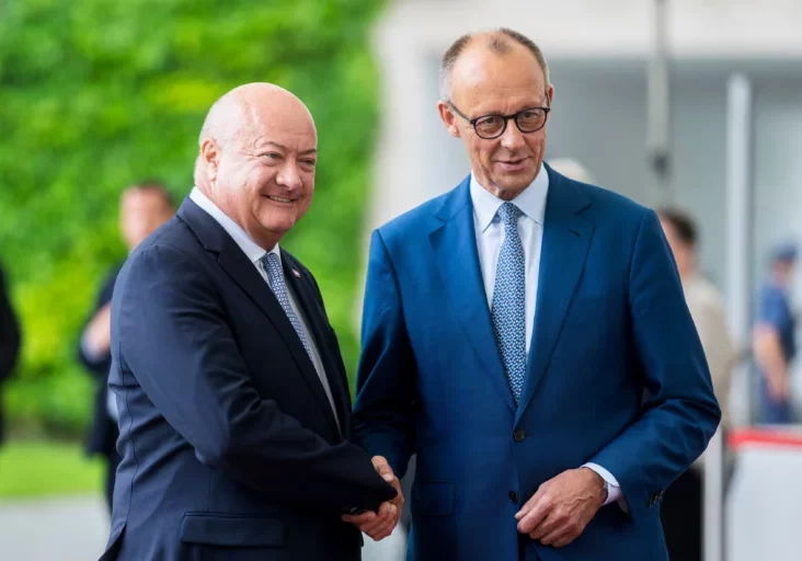 Kanzler Friedrich Merz lädt Amtskollegen wie Christian Stocker (Bild: vorjähriges Treffen) zu Gesprächen über einen sparsameren EU-Haushalt nach Berlin. Foto: Florian Schrötter