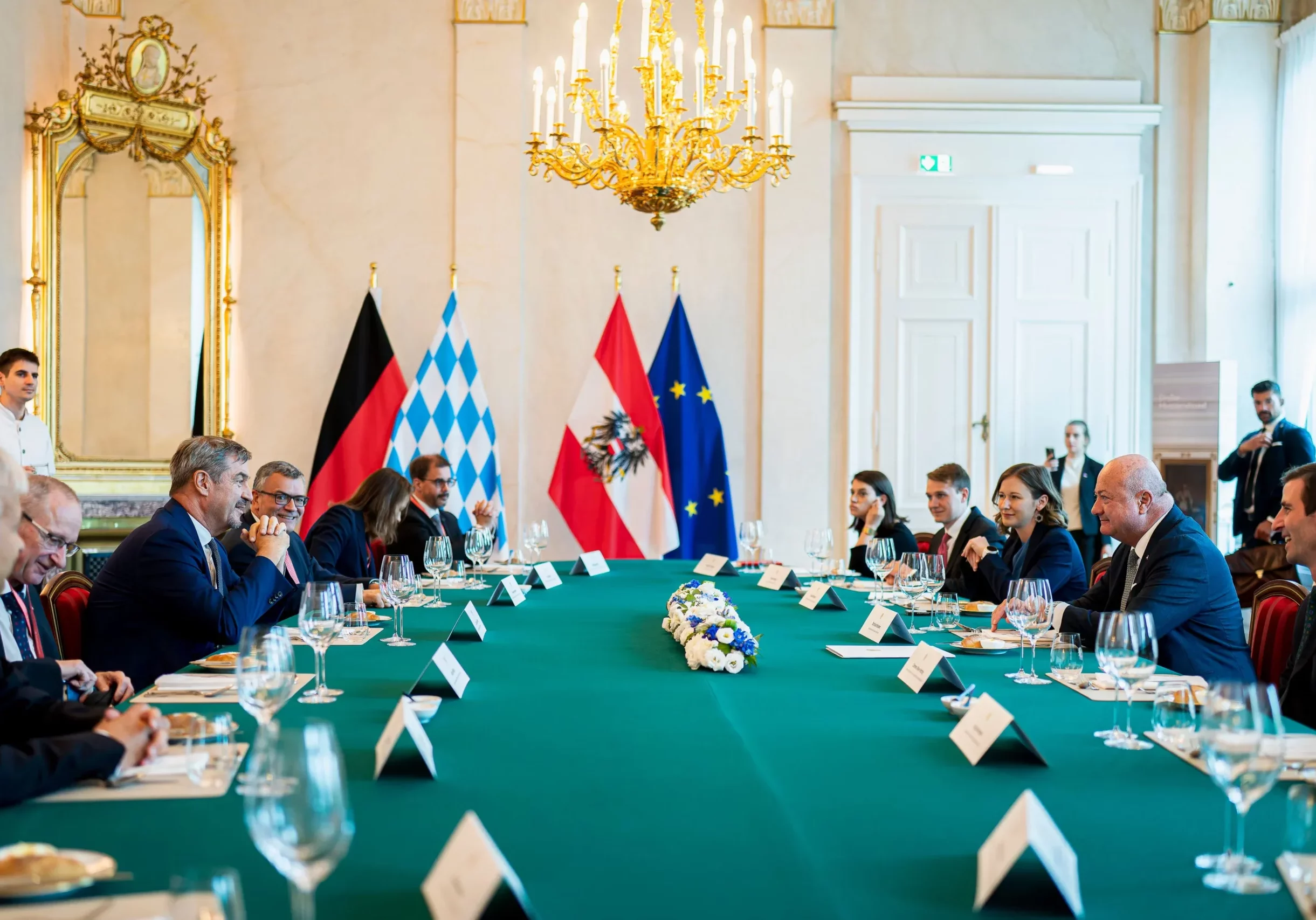 Bayerns Ministerpräsident Markus Söder zu Besuch bei Bundeskanzler Christian Stocker: Wirtschaft, Grenzkontrollen und Alpentransit bestimmen die Agenda. Foto: Florian Schrötter