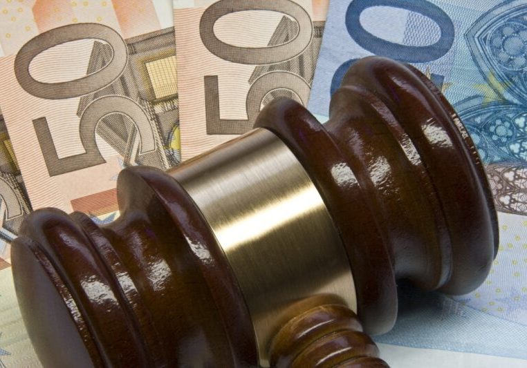 In Österreich soll durchgehend österreichisches Recht angewandt werden: Das sieht das Regierungsprogramm vor. Anlass für die Klarstellung ist ein Beschluss des Landesgerichts Wien, wonach bei einer Schiedsvereinbarung das islamische Recht - die Scharia – angewendet werden darf. Das wird gestoppt, sagt VP-Generalsekretär Nico Marchetti. Foto: Tobias Wegert / pixelio