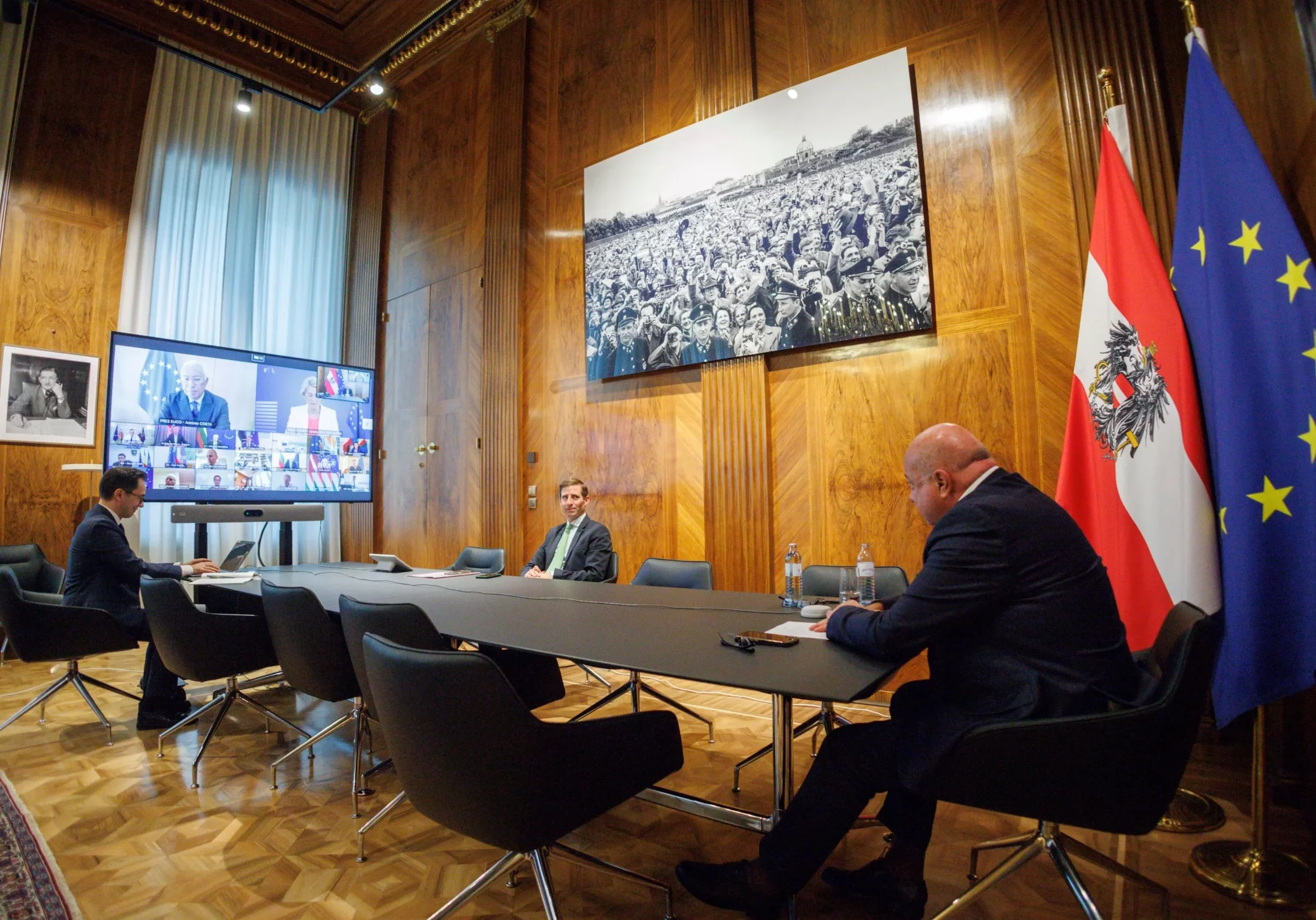 Die EU drängt auf Waffenstillstand und dann beginnende Friedensverhandlungen für die Ukraine: Europas Regierungschef - im Bild Bundeskanzler Christian Stocker - berieten am Dienstag in einer Videokonferenz ihre Vorgangweise nach den Gipfeln in Alaska und in Washington. Foto: Andy Wenzel