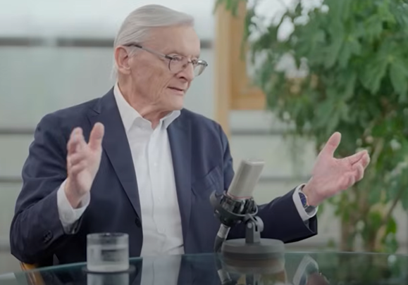 Wolfgang Schüssel lädt herausragende Persönlichkeiten zum Gespräch über aktuelle und bedeutsame Themen der Gegenwart: "Schüsselmomente", jeden zweiten Donnerstag auf ServusTV ON. Screenshot ServusTV