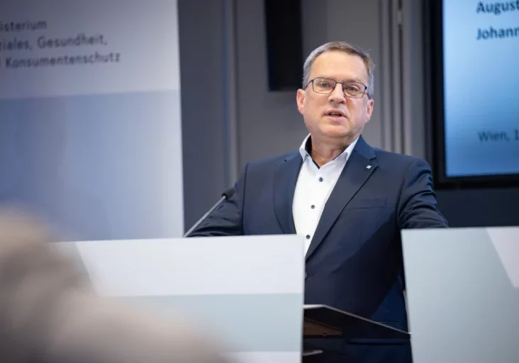 August Wöginger, Sozialsprecher der ÖVP: Mehr Unterstützung für Alleinerziehende und Vertrauensperson bei Untersuchungen. Foto: Jakob Glaser