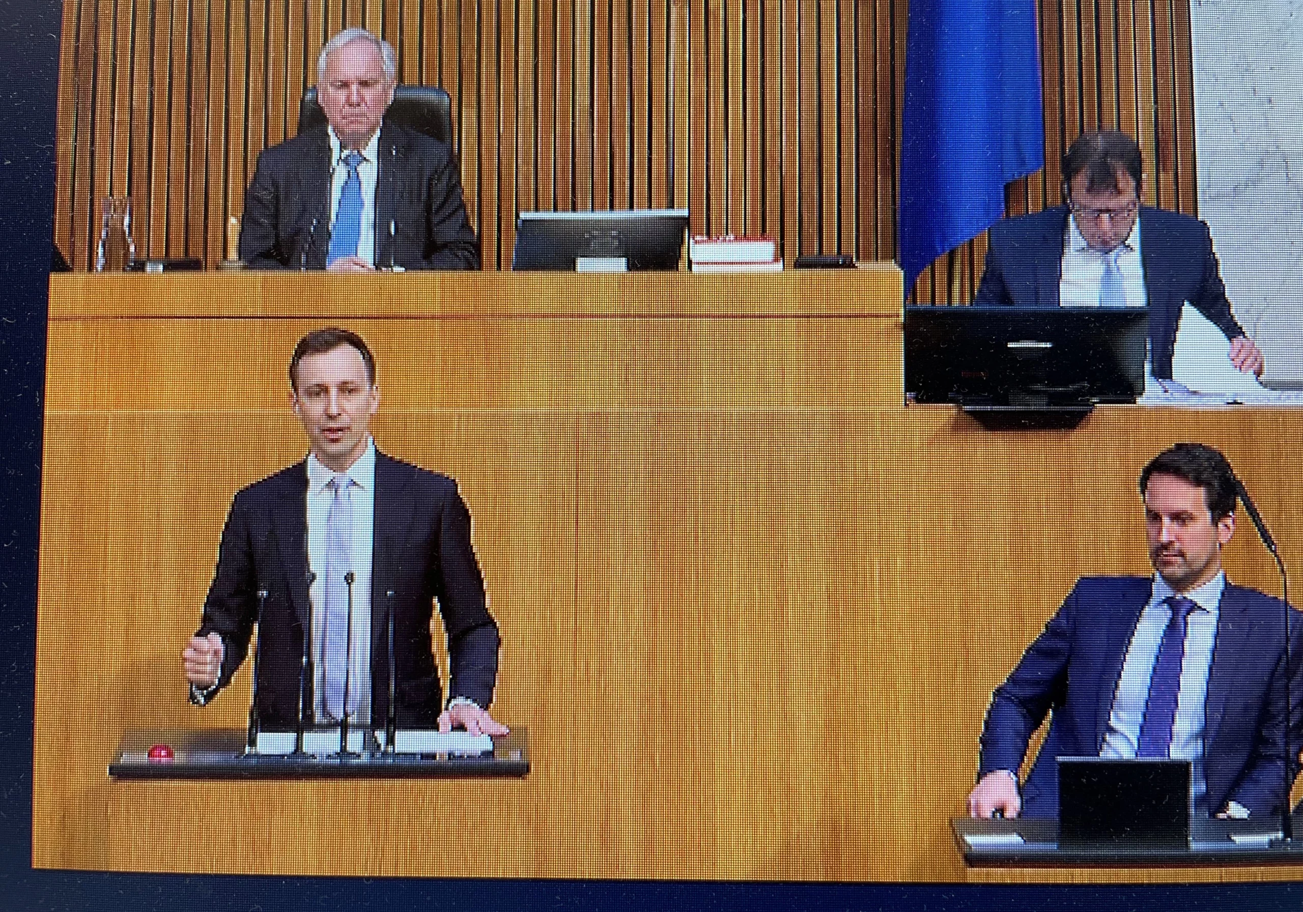 Reformpartnerschaft, auch für Bildung und Schule: ÖVP-Bildungssprecher Nico Marchetti nannte in der Aktuellen Stunde des Nationalrats mit Unterrichtsminister Christoph Wiederkehr die Eckpunkte: Integration, Sommerschule, Suspendierungsbegleitung, Kopftuchverbot für Kinder. Foto: Screenshot Parlament.gv.at