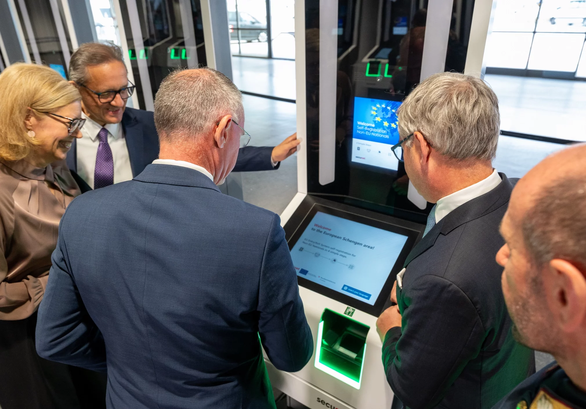 Neue Ära effektiver Grenzkontrollen: Reisende aus Drittstaaten werden werden künftig bei Grenzübertritten automatisch erfasst. Foto: BMI / Jürgen Makowecz