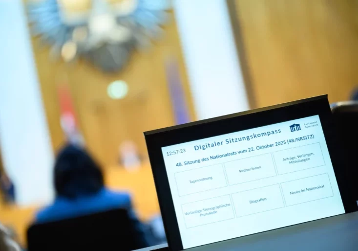 In der Sondersitzung des Nationalrats zu den Straßenbauprojekten setzten der Verkehrssprecher der Volkspartei, Joachim Schnabl, und Verkehrsminister Peter Hanke (SPÖ) den Grünen einige Fakten und Tatsachen entgegen. Foto: Katie-Alleen Dempsey