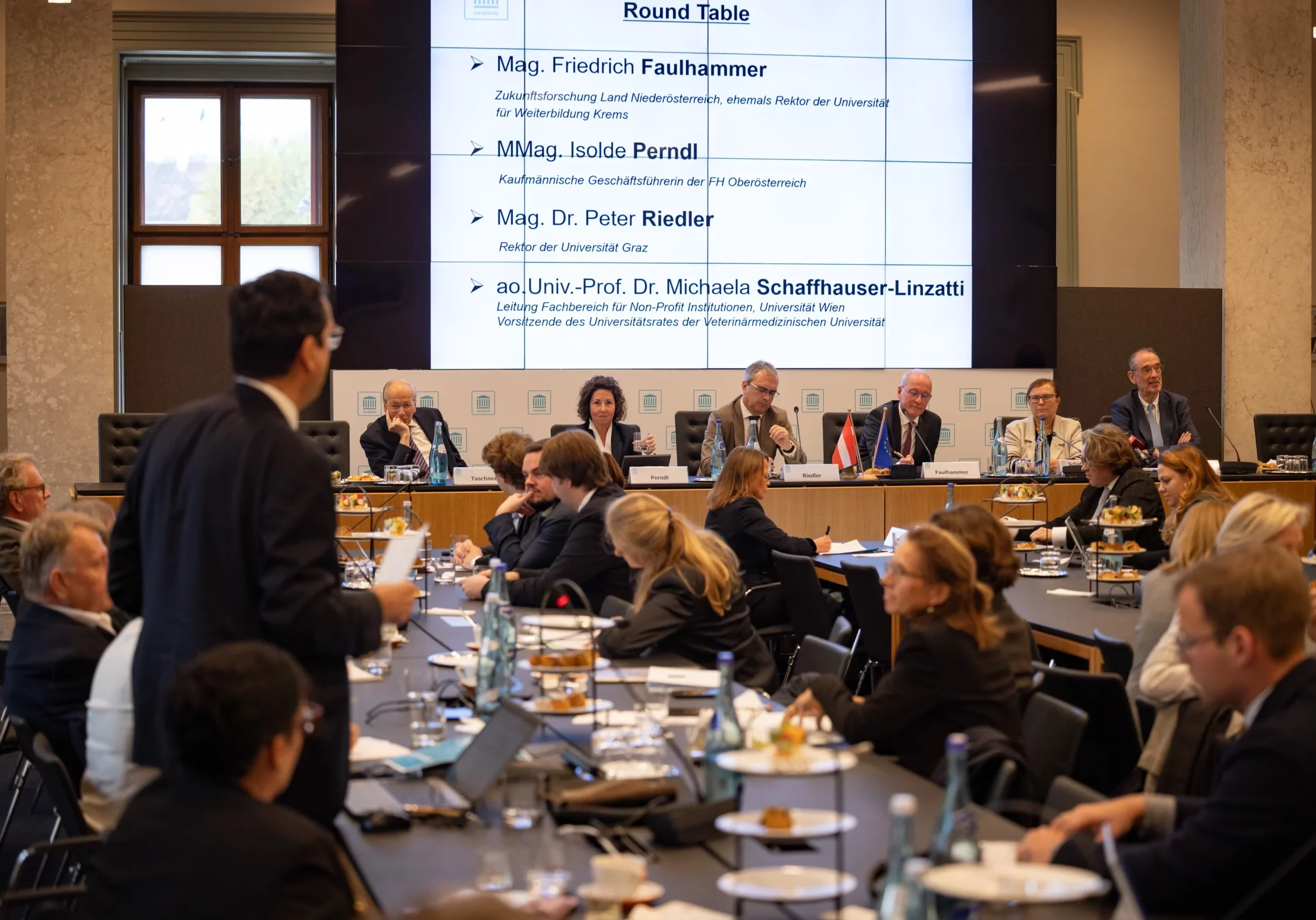 Die Elemente der „Hochschulstrategie 2040“ waren Thema der Klubtagung des ÖVP-Parlamentsklubs. Klubobmann August Wöginger und Wissenschaftssprecher Rudolf Taschner hatte zu Beratung von Profil, Zielen und Kooperationen der Universitäten und Hochschulen geladen. Fotos: Jakob Glaser