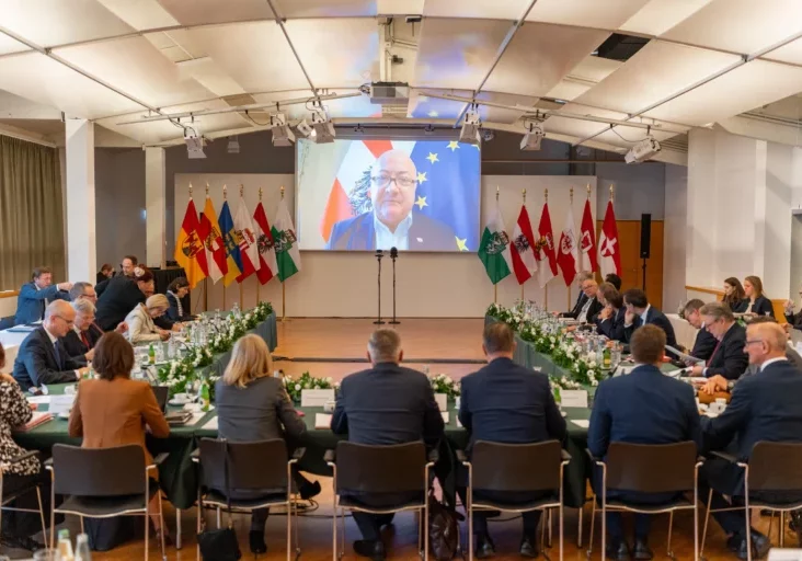 Konferenz der Landeshauptleute unter Vorsitz von LH Mario Kunasek (Steiermark) mit dem per Video zugeschalteten Bundeskanzler Christian Stocker: Erste Reformen fixiert, doch Budgets bedeuten große Herausforderung. Fotos: Land Steiermark / Robert Binder