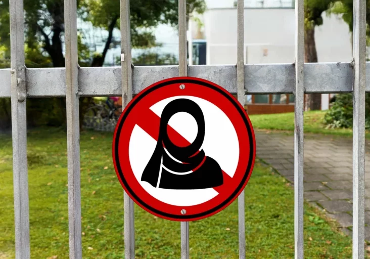 Das Kinderkopftuchverbot an Schulen soll mit Start des Sommersemesters 2026 in Kraft treten. Foto: Fotomontage: Imago/Bihlmayerfotografie