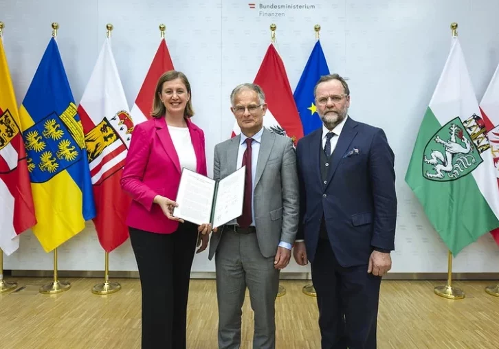 Präsentierten Sparkurs für Förderungen: Barbara Eibinger-Miedl, Markus Marterbauer und Sepp Schellhorn (im Bild nach Gesprächen mit Ländervertretern im November).Foto: BKA / Brauneis