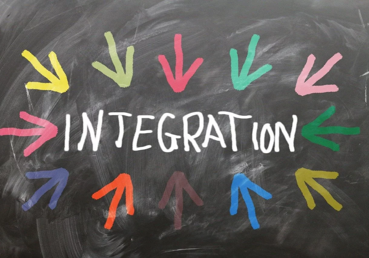 Integration ab Tag 1 ist Pflicht: Mit diesem Hinweis stoppt ÖVP-Hanger die Desinformation der FPÖ. Die Regierung legt eine Wertecharta fest, die jede ayslberechtigte Person zu unterschreiben hat. Foto: Pixabay/geralt