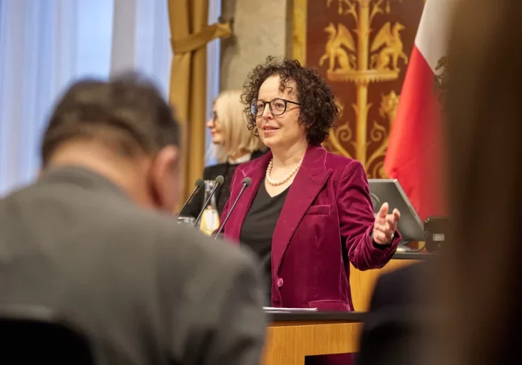 Im zweiten Halbjahr 2026 wechselt die Vorarlberger Bundesrätin Christine Schwarz-Fuchs vom Rednerpult zum Präsidentensessel des Bundesrats. Foto: Parlamentsdirektion/Thomas Topf