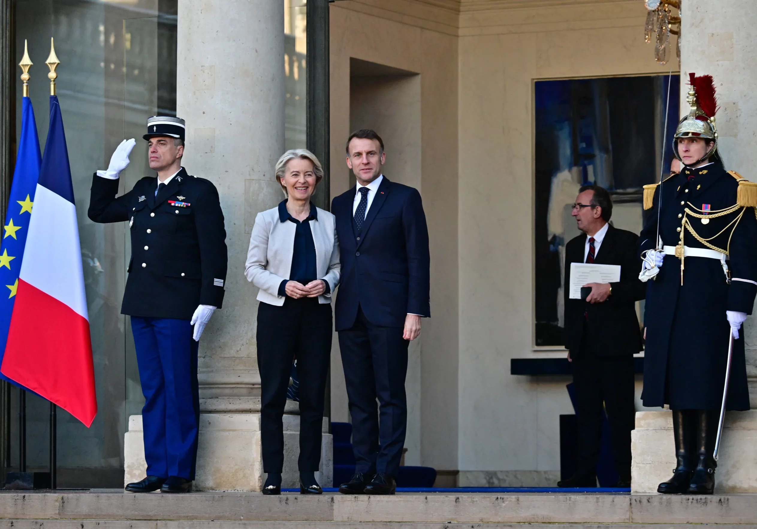 Frankreichs Präsident Emmanuel Macron setzte mit der Koalition der Willigen einen historischen Schritt: Europa gibt der Ukraine handfeste Sicherheitsgarantien, sobald ein Waffenstillstand eintritt. Im Bild Macron mit der Präsidentin der Europäischen Kommission, Ursula von der Leyen. Foto: IMAGO