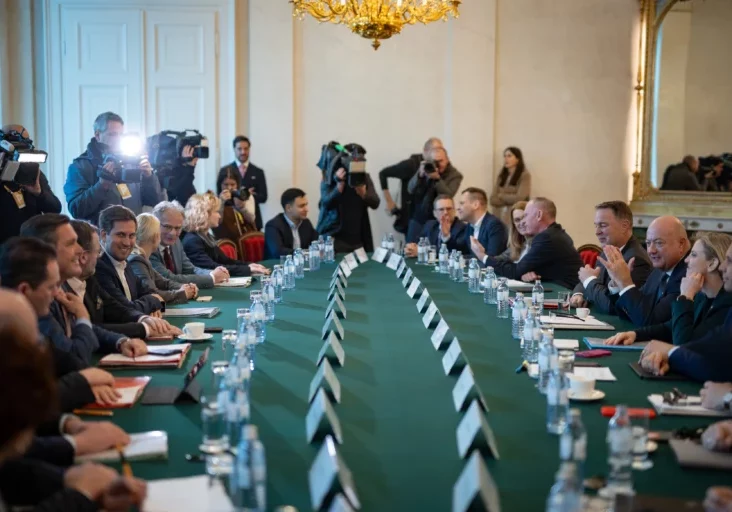 Die Regierung setzt den Sparstift auch in der Verwaltung und im System an (Bild: Regierungsklausur Jänner 2026). Foto: Jakob Glaser