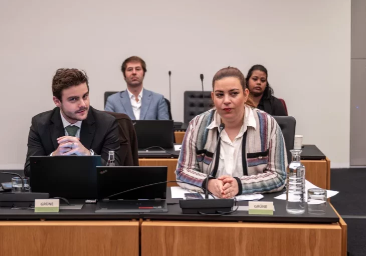 Betreibt laut ÖVP-Fraktionsführer Andreas Hanger eine "erschreckende Doppelmoral": Grüne Abgeordnete Nina Tomaselli. Foto: Parlament / Buchner