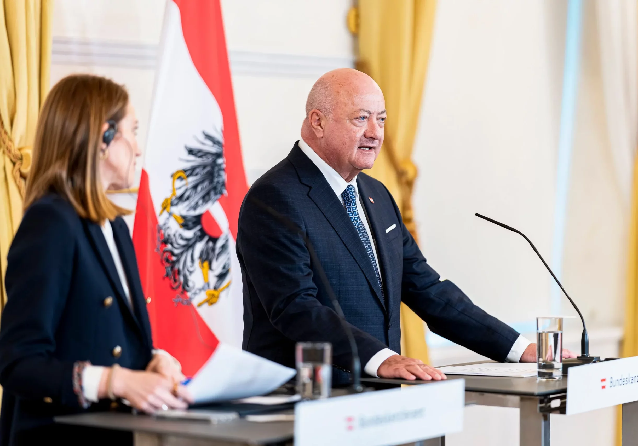 Die Präsidentin des Europäischen Parlaments, Roberta Metsola, und Bundeskanzler Christian Stocker markierten Positionen zur den aktuellen Krisen: Die Drohungen von US-Präsident Donald Trump sind nicht akzeptabel. Bild: Florian Schrötter