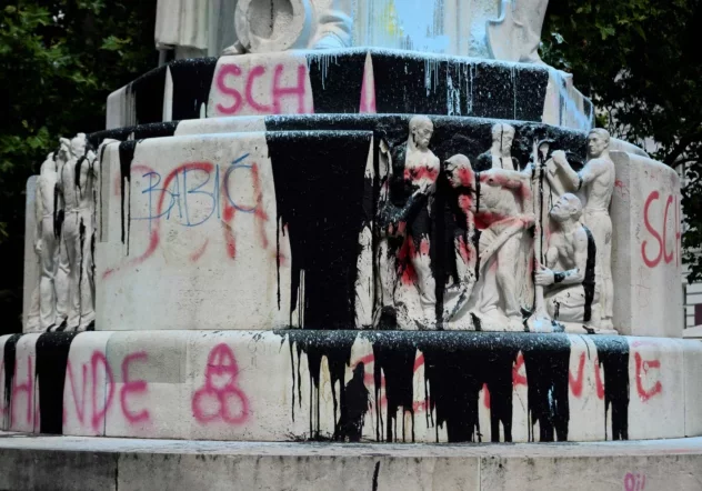 Ausdruck der Cancel Culture: Schmierereien am Denkmal für Karl Lueger, Wiener Bürgermeister von 1897 bis 1910. Foto: Imago / Martin Juen – Sepa Media