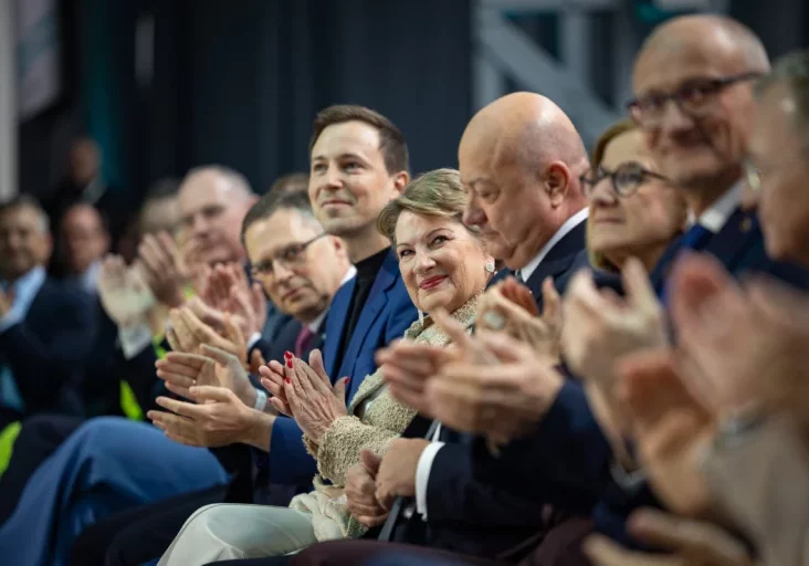 Bekräftigen ihr Vertrauen in August Wöginger: Bundesparteiobmann und Bundeskanzler Christian Stocker sowie Generalsekretär Nico Marchetti (im Bild bei der Kanzler-Rede im Jänner 2026 in Wien). Foto: ÖVP