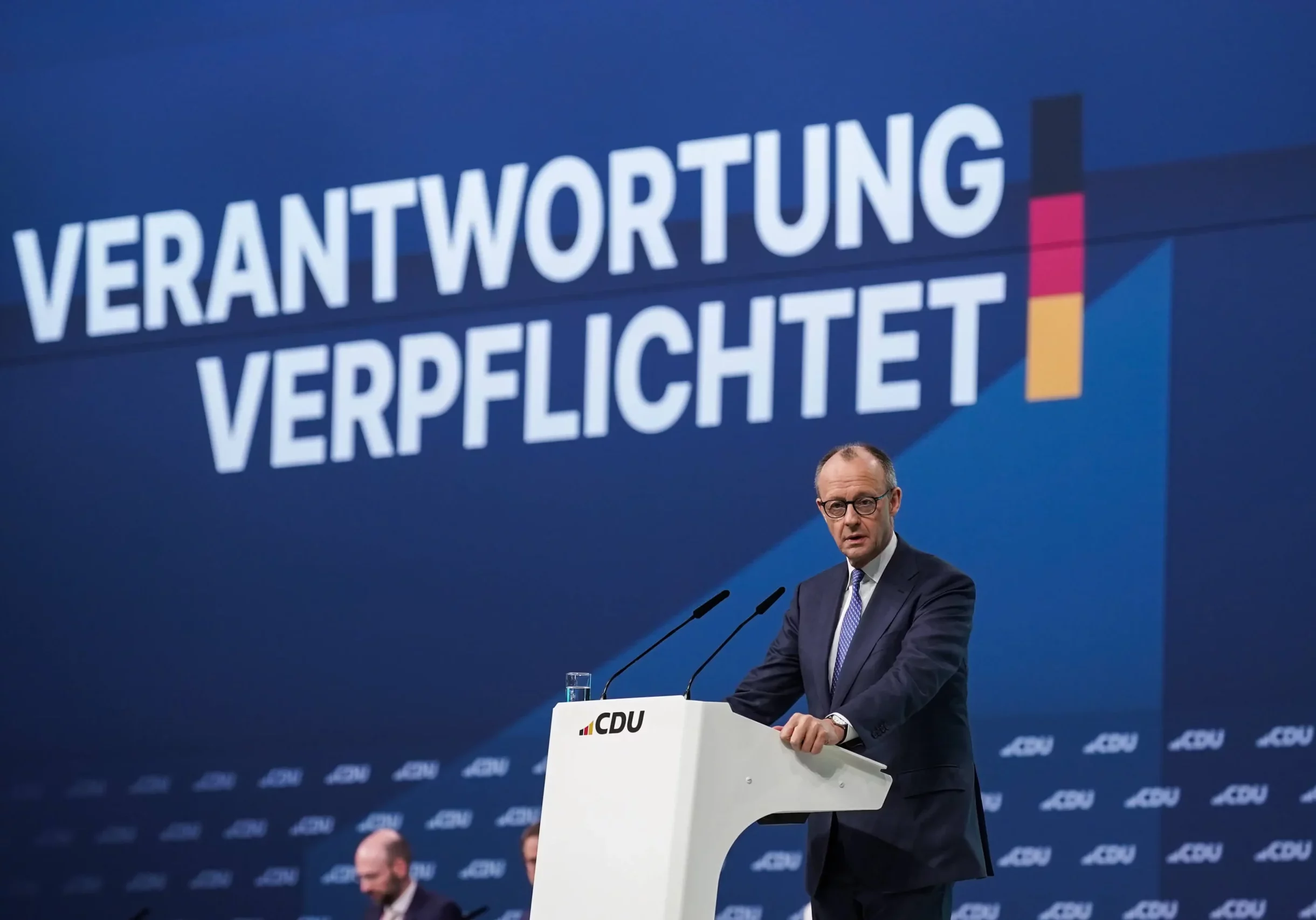 Deutschlands Bundeskanzler Friedrich Merz erhielt beim CDU-Parteitag in Stuttgart mit 92 Prozent der Delegiertenstimmen ein starkes Votum für seine dritte Periode als Parteichef. Foto: Imago / Steinsiek