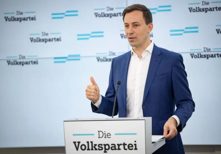 Die ÖVP übernimmt Verantwortung, die FPÖ duckt sich weg, sagte ÖVP-Generalsekretär Nico Marchetti in einer Bilanz über die Erfolge der Bundesregierung. Foto: Jakob Glaser