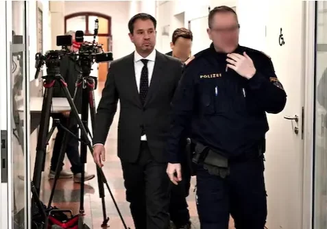 Nach seiner umstrittenen Aussage vor dem Landesgericht Linz erging nun gegen Thomas Schmid eine Anzeige wegen falscher Beweisaussage. Bild: Screenshot krone.at