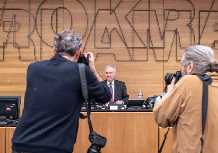 Walter Rosenkranz (FPÖ) leitet als Präsident des Nationalrats die Sitzungen des U-Ausschusses. ÖVP-Fraktionsführer Andreas Hanger wirft nun Volksanwalt Christoph Luisser (FPÖ) vor, Fakten zu ignorieren. Foto: Michael Buchner