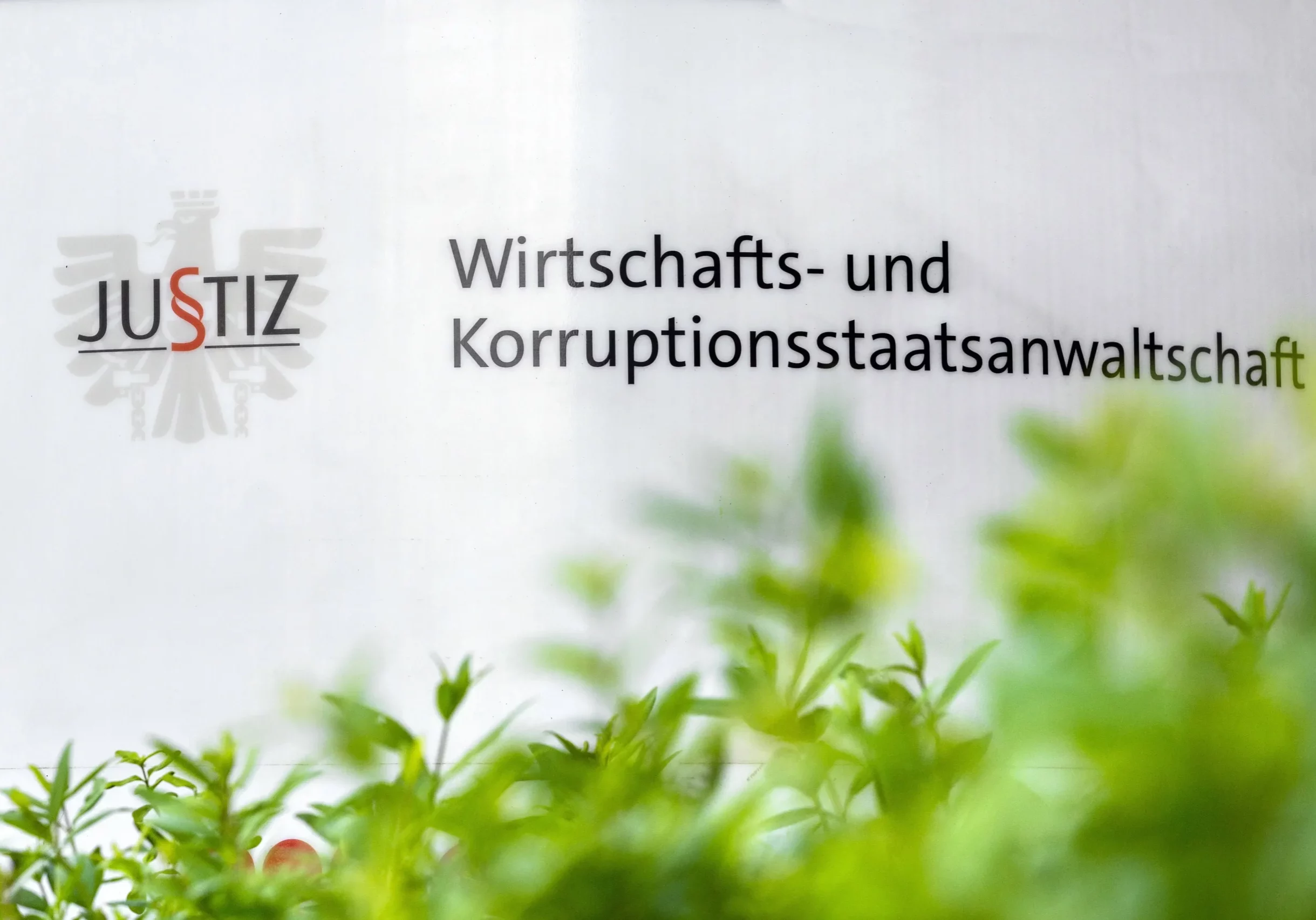 Die Wirtschafts- und Korruptionsstaatsanwaltschaft soll wegen Falschaussage gegen ihren Kronzeugen Thomas Schmid ermitteln. Das sei unvereinbar, sagt ÖVP-Justizssprecher Klaus Fürlinger. Er fordert Justizministerin Anna Sporrer auf, das abzustellen. Foto: Imago-Chromorange