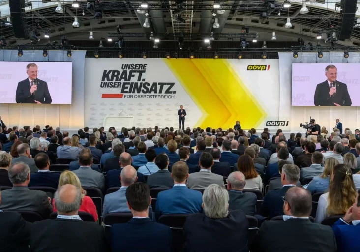LH Thomas Stelzer wurde beim Landesparteitag der ÖVP Oberösterreich mit mehr als 99 Prozent der Delegiertenstimmen als Landesparteiobmann bestätigt. Fotos: ÖVP OÖ