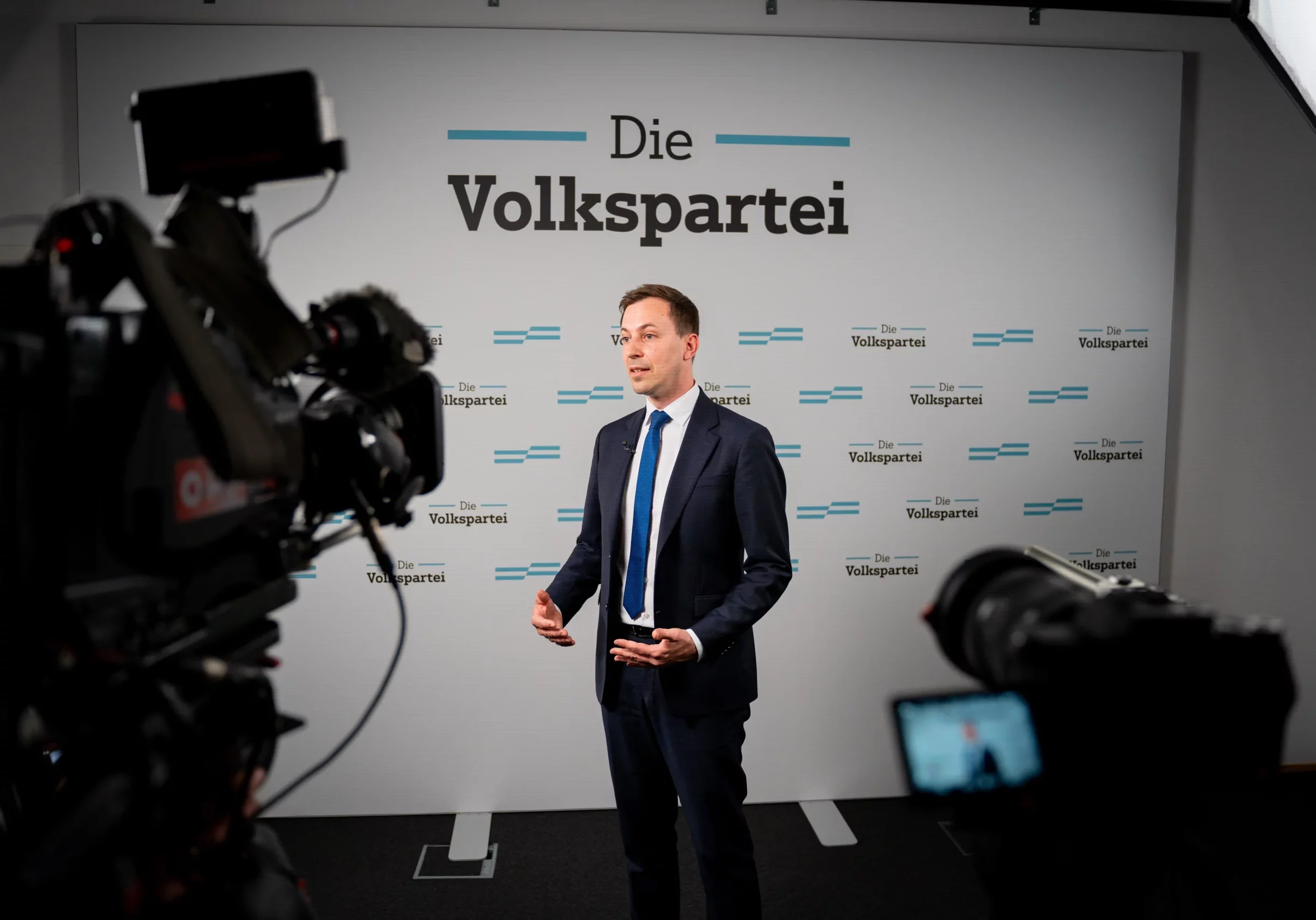 Nico Marchetti, ÖVP-Generalsekretär: Kritik und Rügen für Doppelmoral von Leonore Gewessler, Grüne, und Sozialistische Jugend. Foto (bei ORF-Interview): THR