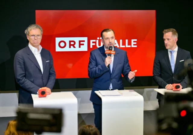 Kündigte Reformen und Neuordnung an: der am Freitag im Stiftungsrat gewählte ORF-Generaldirektor Clemens Pig (m.) mit Gregor Schütze (l.) und Heinz Lederer (r.). Foto: ORF