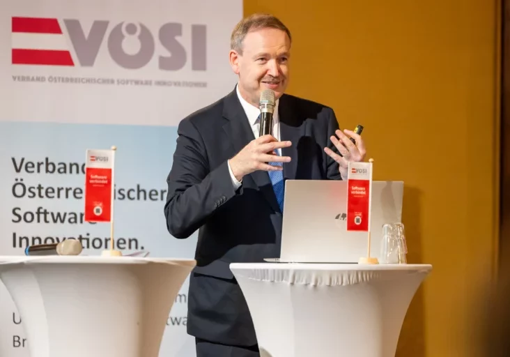 Info-Technologie bringt hohe Wertschöpfung und treibt Wachstum: Ecnomoca-Chef Prof. Christian Helmenstein. Fotos: VÖSI / Krisztan Juhasz