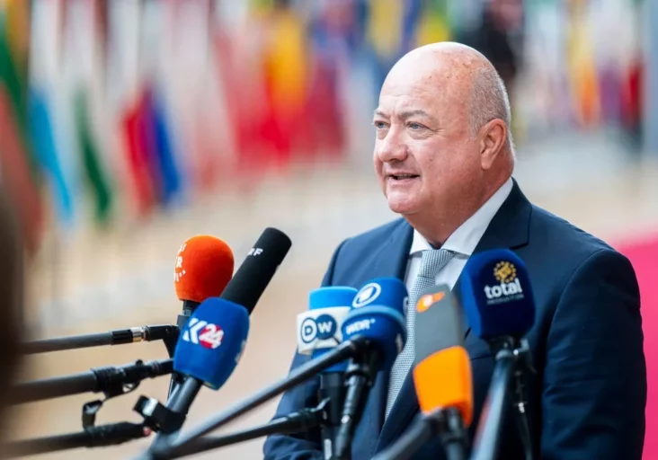 Wie mehrere Medien berichten und vom Kanzleramt gegenüber Zur-Sache bestätigt wurde, spricht sich Bundeskanzler Christian Stocker gegen eine Anhebung des Pensionsalters aus. Foto: BKA/Florian Schrötter