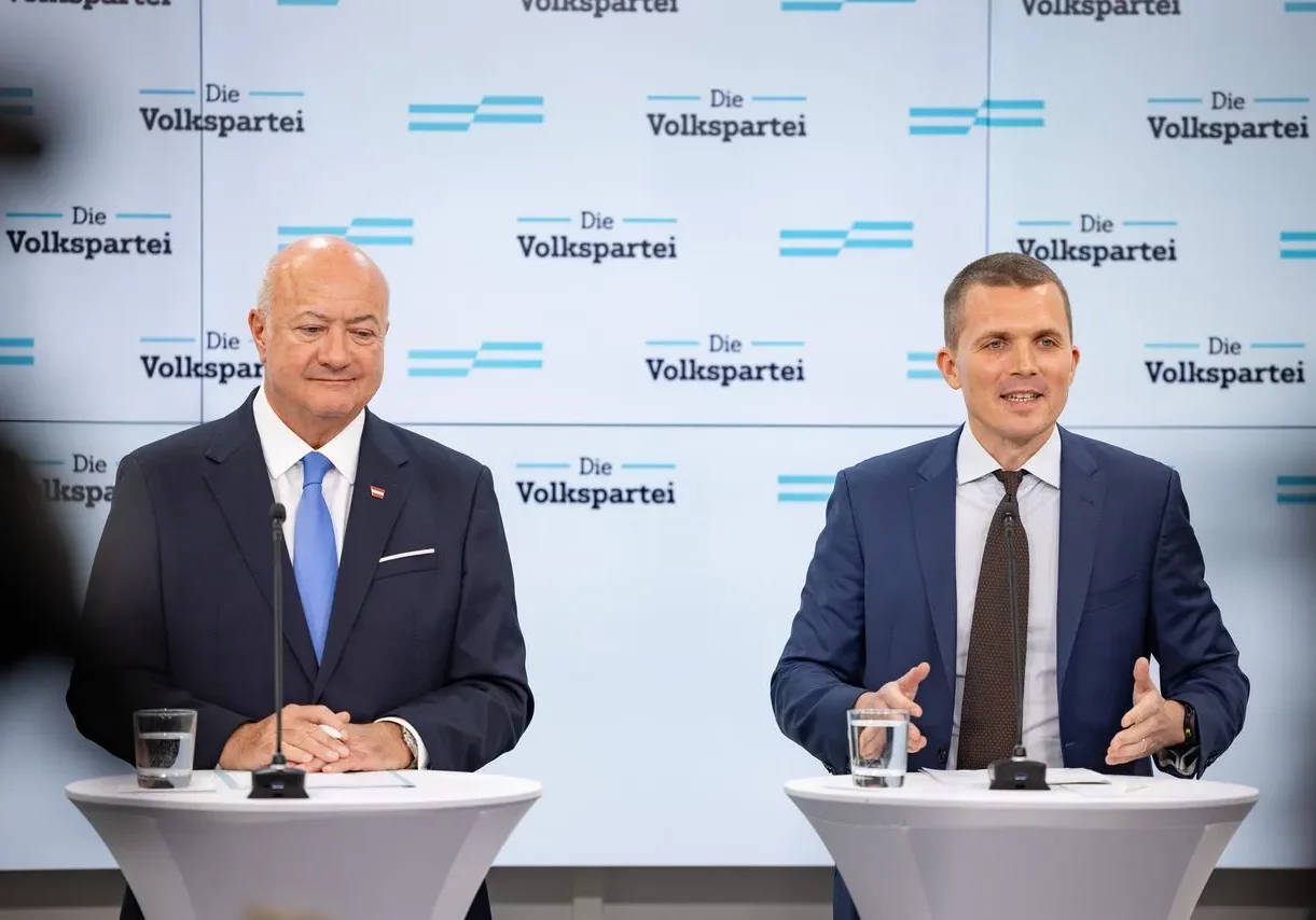 Markus Gstöttner (r.) ist sei 1. Juli neuer Generalsekretär der ÖVP, ausgewählt und vorgestellt von Bundesparteiobmann Christian Stocker. Foto: Jakob Glaser