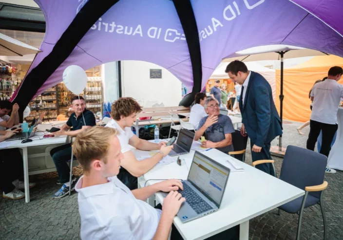 Die ID Austria Servicetour durch Österreich zeigt sich als Erfolg. Im Sommer gab es über 270.000 Neuregistrierungen. Foto: BKA/Valentin Brauneis