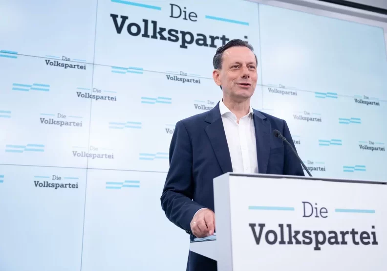 „Das Resultat unserer Asylpolitik“. ÖVP-Klubobmann Gödl zu den Kosteneinsparungen im Asylbereich. Foto: ÖVP/Louis Frycer